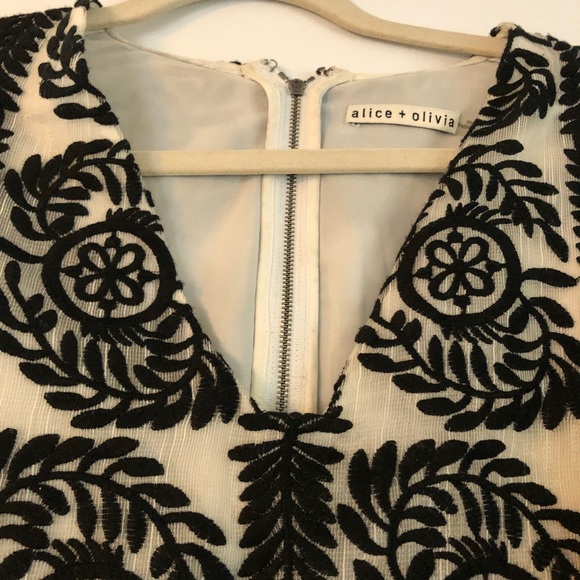 Alice + Olivia | Katt Caftan Mini Dress | - Picture 4 of 6